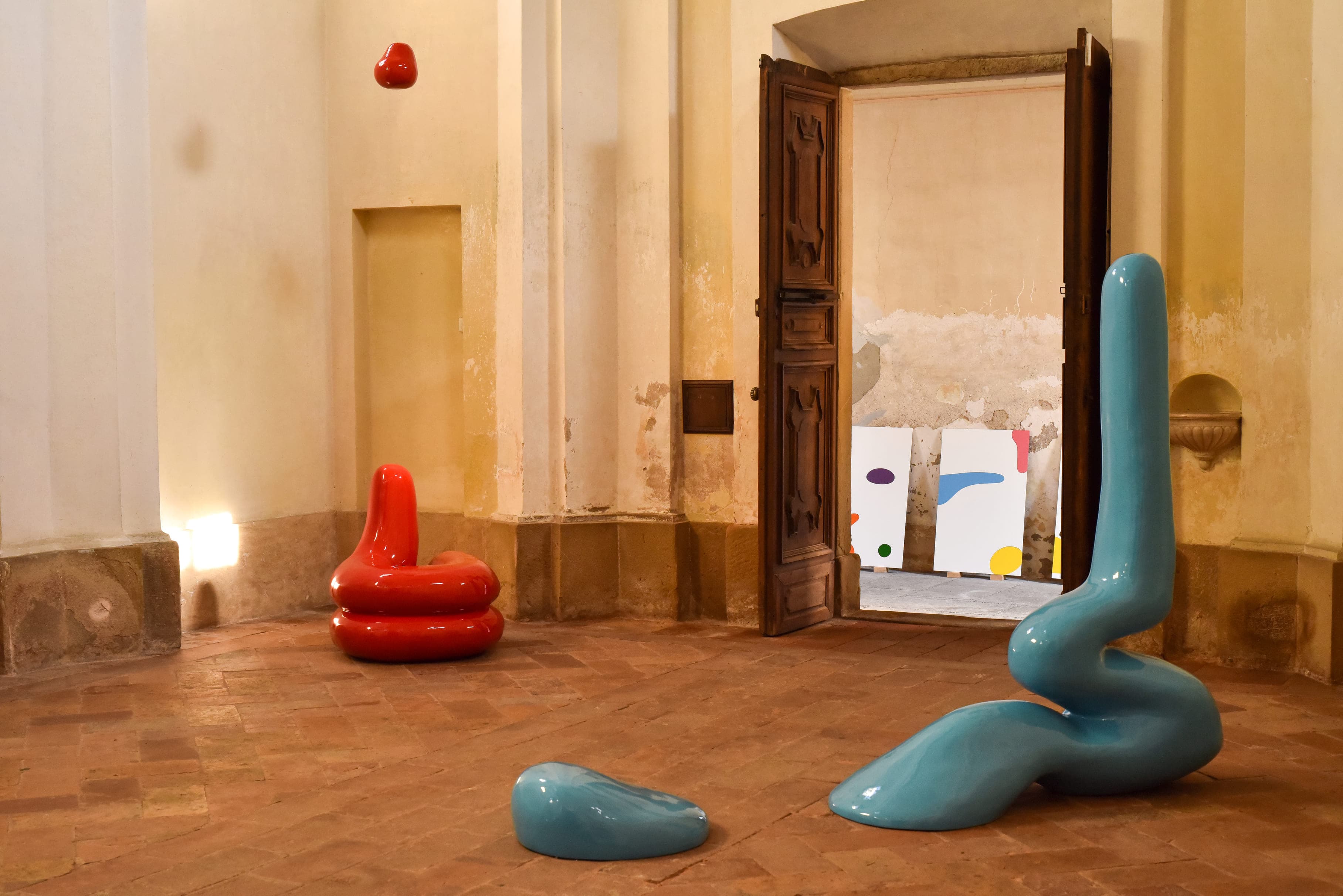 Sculture di Stefano Recanati esposte in una sala storica